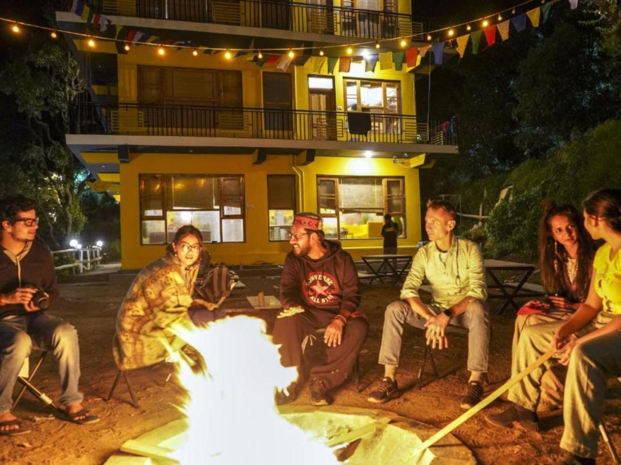 The Hosteller Mcleodganj, Upper Bhagsu แมคลอยด์กันจ์ ภายนอก รูปภาพ